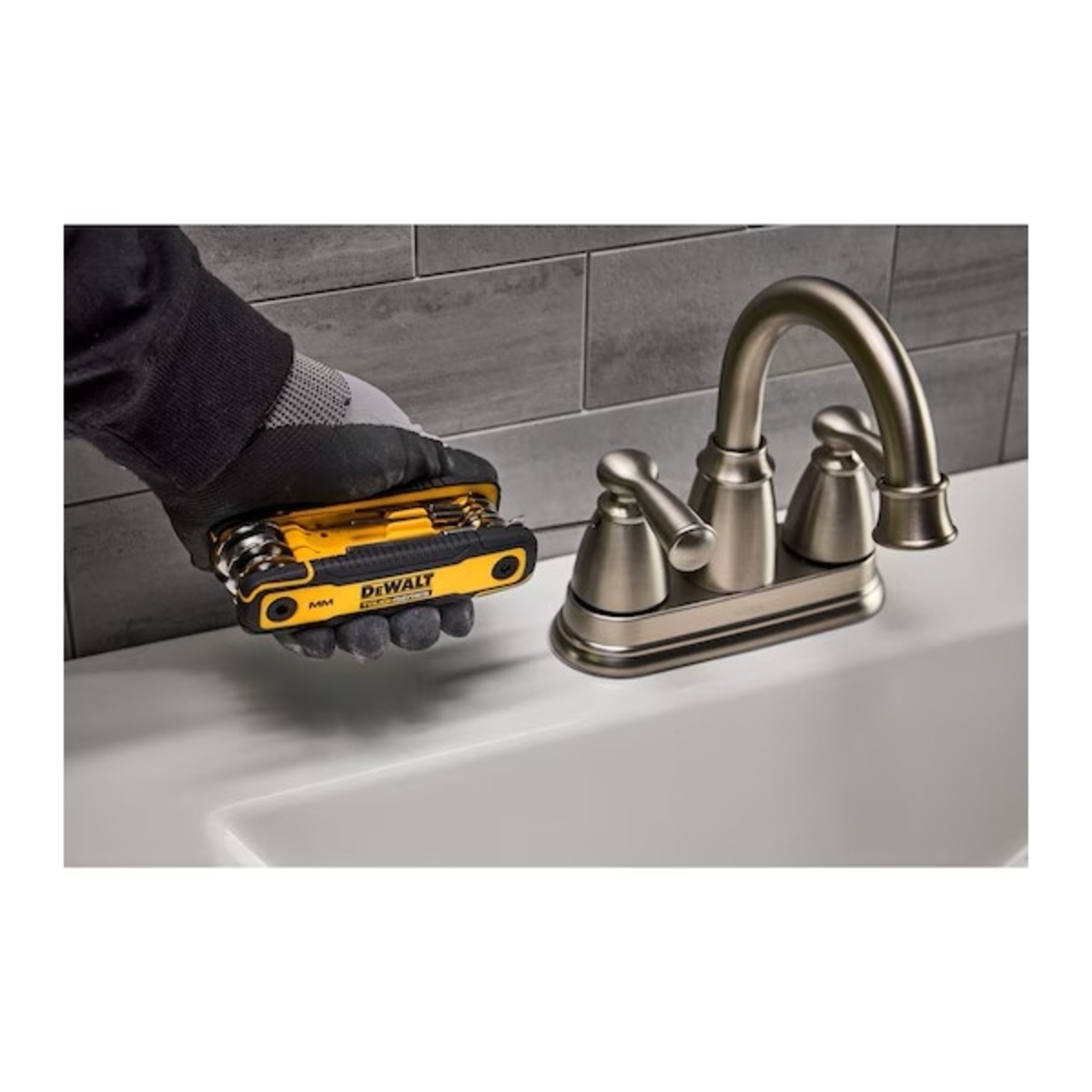 DEWALT ประแจหกเหลี่ยมพับได้แบบล็อกได้ รุ่น DWHT70267 TOUGH SERIES (หน่วย มม.)