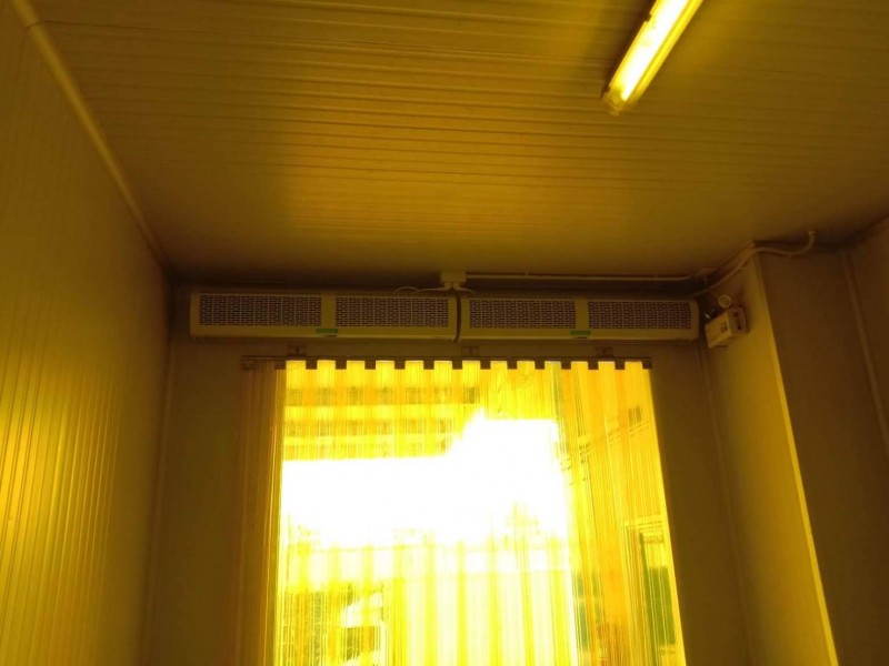 ม่านริ้วพลาสติกเหลือง กันกระแทก 30 cm หนา 3 mm